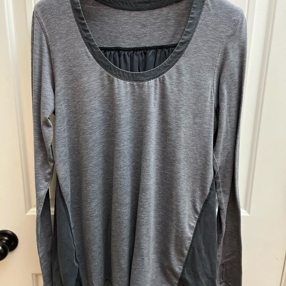 Lululemon grey top